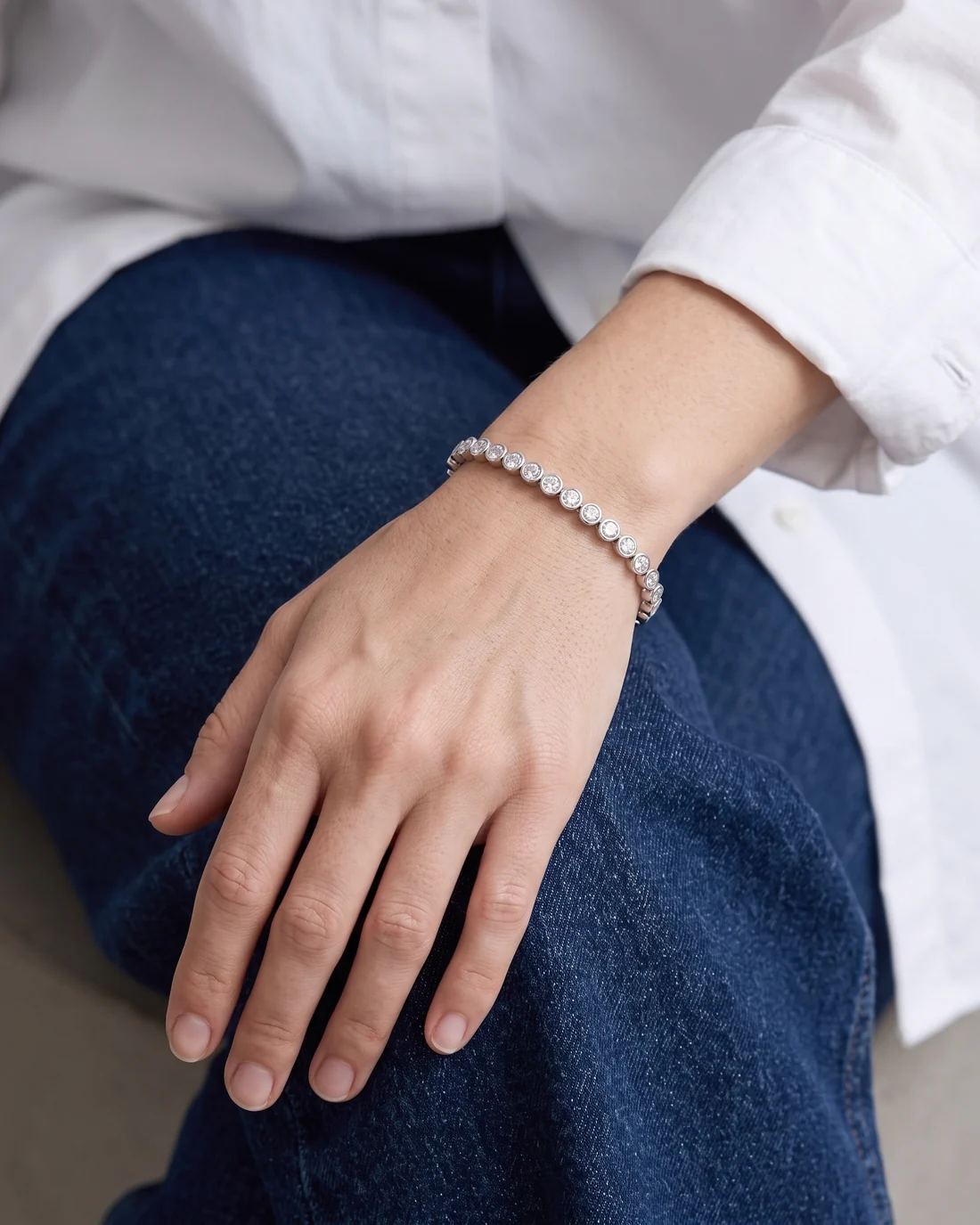 ORTIGAS Bezel Line bracelet, worn on the wrist